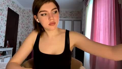 Molly online show from June 1, 2026, 11:01 am