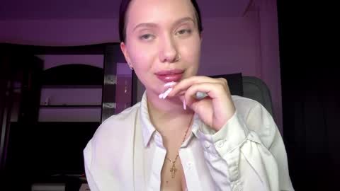 Elizabeth online show from June 3, 2026, 8:03 pm