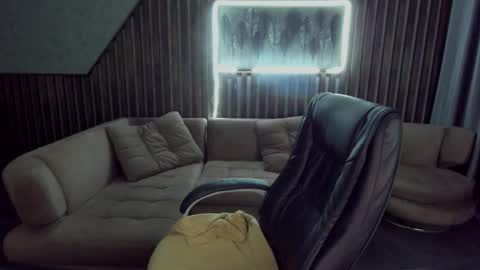 Katty online show from December 18, 2025, 6:14 pm