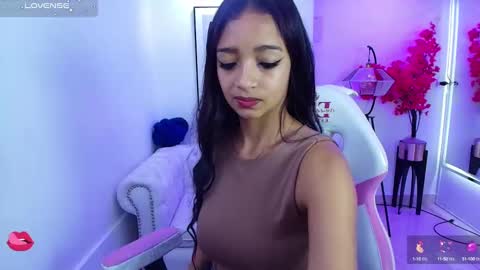 Snapshot of katty_rounds chatting on October 7, 2025, 12:35 pm katty_rounds online show from October 7, 2025, 12:35 pm