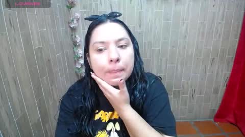 Snapshot of katy2425 chatting on November 18, 2025, 1:00 am Katy online show from November 18, 2025, 1:00 am