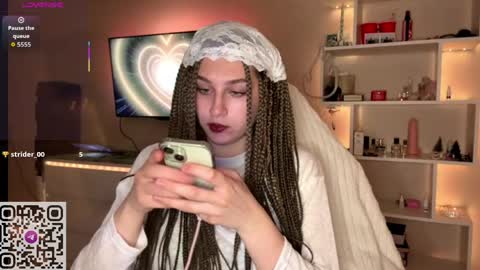 Olivia online show from May 2, 2026, 4:01 pm