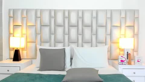 katy blonde girl and paola big boobs online show from March 14, 2026, 1:38 pm