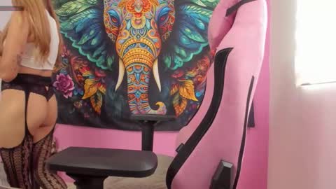 Snapshot of katy_simpsons chatting on November 25, 2025, 8:42 pm katy simpsons online show from November 25, 2025, 8:42 pm