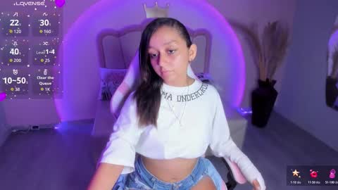 Snapshot of katy_sweet19 chatting on December 18, 2025, 6:36 pm Katy online show from December 18, 2025, 6:36 pm