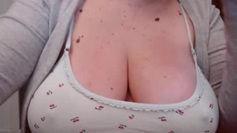 Snapshot of katynextdoor chatting on November 7, 2025, 2:11 am Katy online show from November 7, 2025, 2:11 am