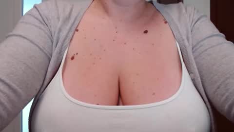 Snapshot of katynextdoor chatting on November 9, 2025, 6:12 am Katy online show from November 9, 2025, 6:12 am