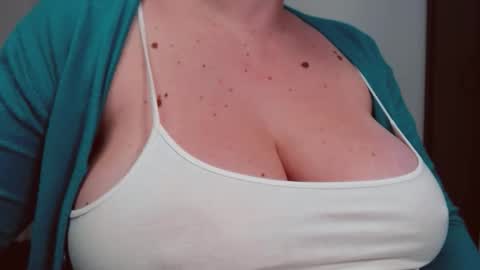 Snapshot of katynextdoor chatting on November 10, 2025, 5:23 pm Katy online show from November 10, 2025, 5:23 pm