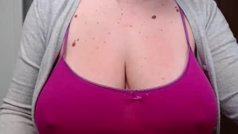 Snapshot of katynextdoor chatting on November 12, 2025, 3:07 am Katy online show from November 12, 2025, 3:07 am