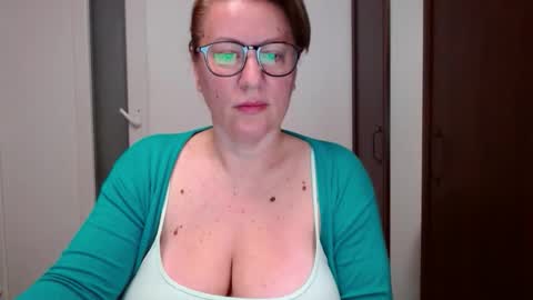 Snapshot of katynextdoor chatting on November 17, 2025, 3:45 am Katy online show from November 17, 2025, 3:45 am