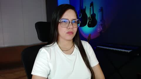 Snapshot of kay_avrill chatting on December 15, 2024, 6:29 am Kay online show from December 15, 2024, 6:29 am