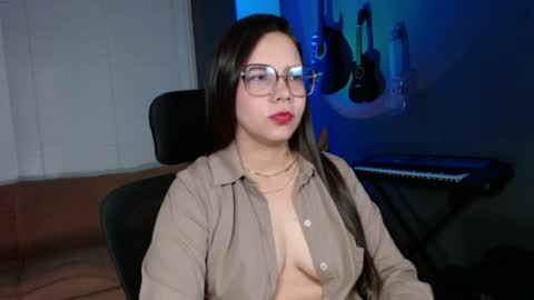 Kay online show from April 19, 2026, 6:54 pm