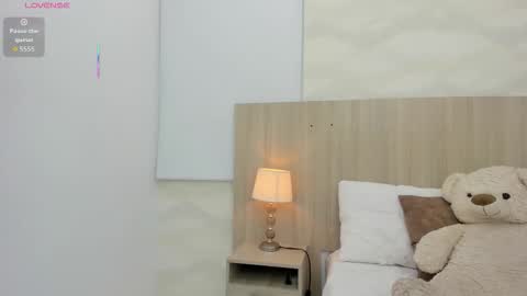   online show from November 25, 2025, 11:21 am