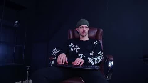 Snapshot of kaydendrew chatting on December 15, 2025, 5:12 am KaydenDrew online show from December 15, 2025, 5:12 am