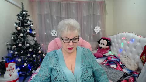 kaylesmoll online show from January 12, 2025, 1:53 am