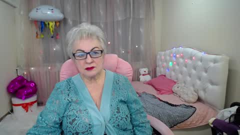 kaylesmoll online show from January 30, 2025, 5:52 am
