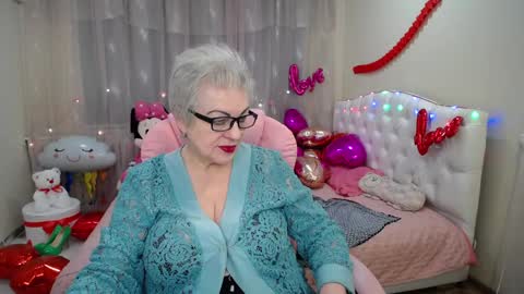 kaylesmoll online show from February 1, 2025, 10:23 pm