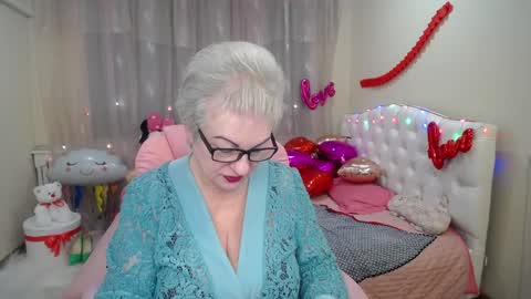 kaylesmoll online show from February 5, 2025, 3:55 am