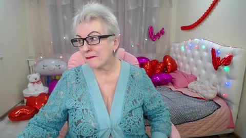 kaylesmoll online show from February 7, 2025, 11:13 pm