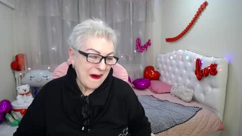 kaylesmoll online show from February 11, 2025, 11:12 pm