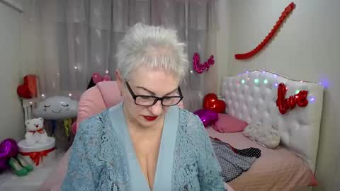 kaylesmoll online show from February 13, 2025, 12:24 am