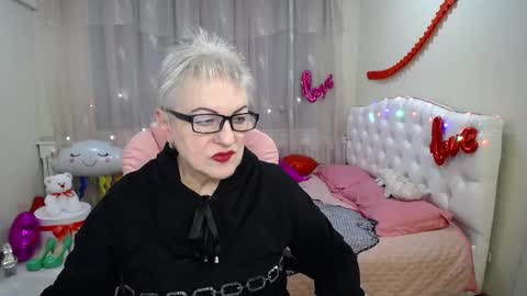 kaylesmoll online show from February 19, 2025, 12:25 am