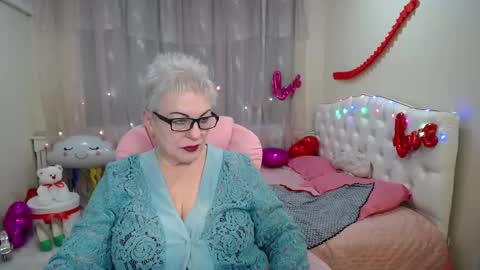 kaylesmoll online show from February 27, 2025, 4:52 am