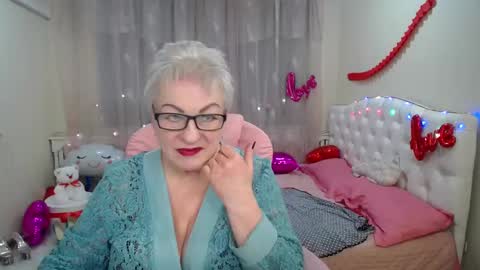 kaylesmoll online show from March 4, 2025, 9:43 pm