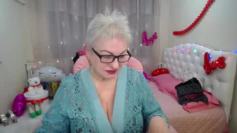 kaylesmoll online show from March 5, 2025, 7:38 pm
