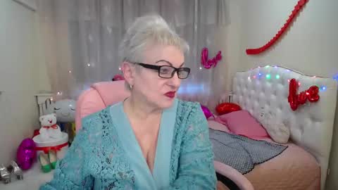 kaylesmoll online show from March 8, 2025, 5:28 am