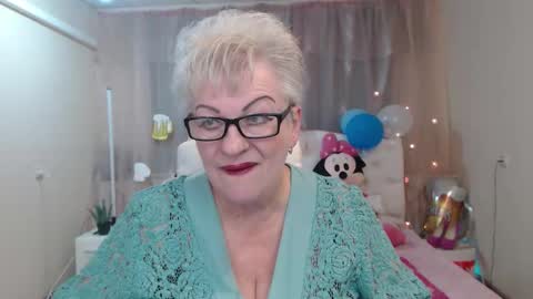 kaylesmoll online show from September 25, 2025, 6:44 pm