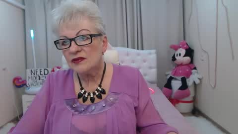 Snapshot of kaylesmoll chatting on May 26, 2026, 6:48 pm kaylesmoll online show from May 26, 2026, 6:48 pm