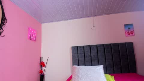 Snapshot of kayllaevans_ chatting on January 8, 2025, 12:06 am Kay online show from January 8, 2025, 12:06 am