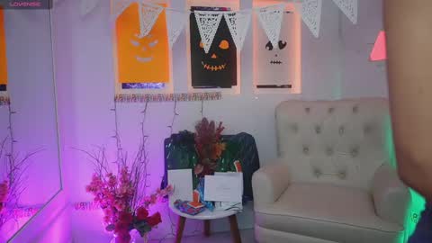 Kayra online show from October 8, 2025, 11:30 am