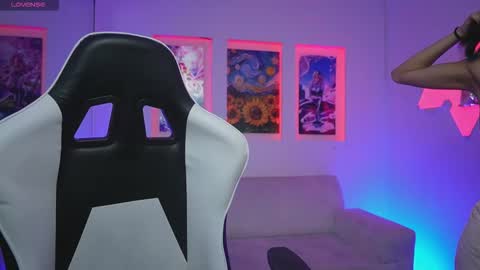 Kayra online show from November 8, 2025, 11:43 am