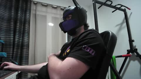 Neon online show from April 25, 2026, 7:33 pm