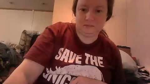 kcandler27 online show from November 18, 2025, 8:08 am