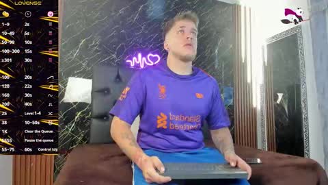 Snapshot of keane_lee chatting on October 25, 2025, 12:23 pm Keane online show from October 25, 2025, 12:23 pm