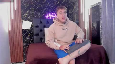 Snapshot of keane_lee chatting on November 11, 2025, 12:27 pm Keane online show from November 11, 2025, 12:27 pm