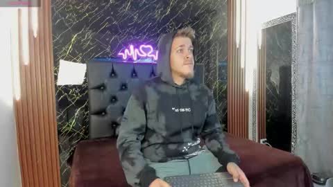 Snapshot of keane_lee chatting on December 1, 2025, 12:32 pm Keane online show from December 1, 2025, 12:32 pm