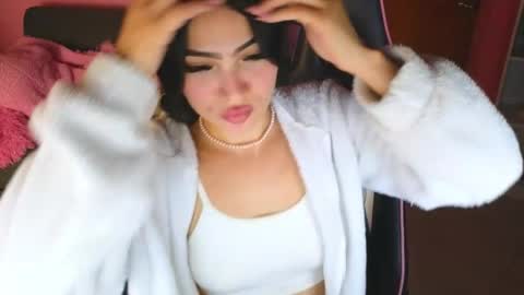 Snapshot of keeiity_moon chatting on April 25, 2026, 1:52 pm keeiity_moon online show from April 25, 2026, 1:52 pm