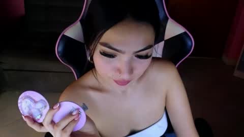 Snapshot of keeiity_moon chatting on May 13, 2026, 1:30 pm keeiity_moon online show from May 13, 2026, 1:30 pm