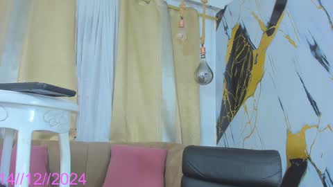 Snapshot of keila_mendoza chatting on December 14, 2024, 6:20 pm Keila online show from December 14, 2024, 6:20 pm