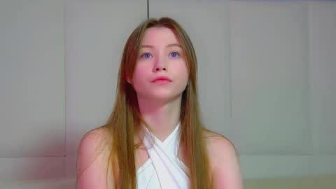 Keira online show from October 7, 2025, 6:16 pm