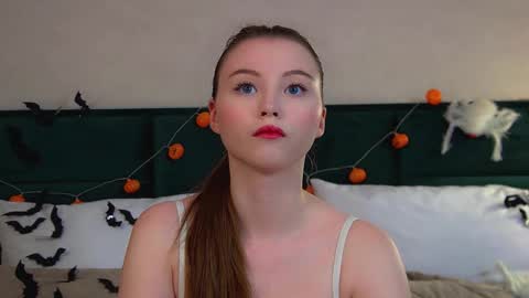 Keira online show from October 21, 2025, 6:08 pm