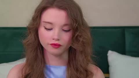 Keira online show from April 24, 2026, 6:21 pm