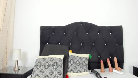   online show from October 3, 2025, 12:13 pm