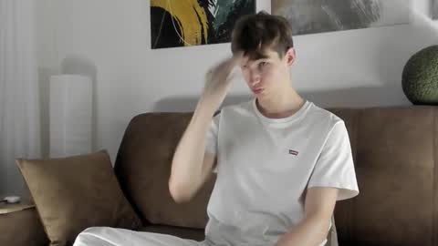 Mark online show from October 17, 2025, 3:47 pm