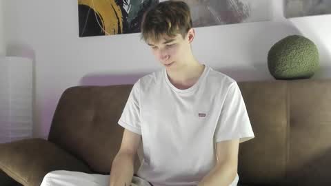 Mark online show from October 18, 2025, 3:35 pm