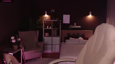 Rina online show from September 28, 2025, 7:36 am